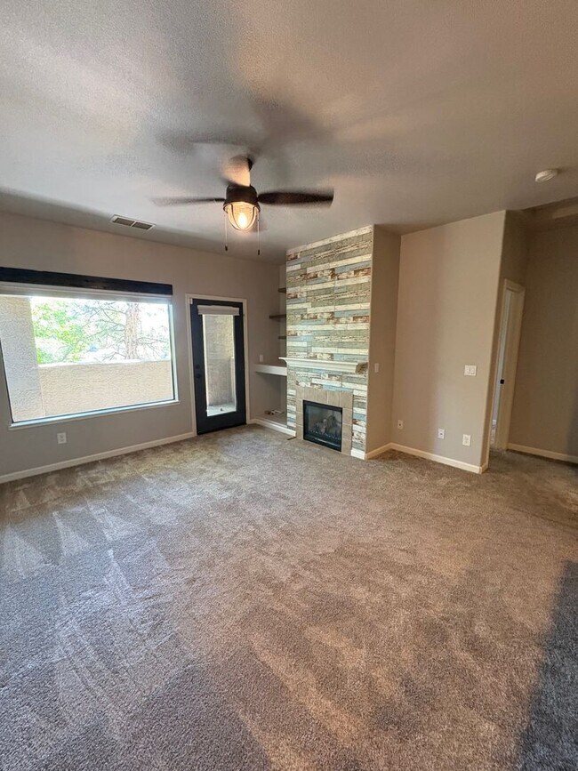 Building Photo - Gated community 2 Bedroom 2 Bath Condo