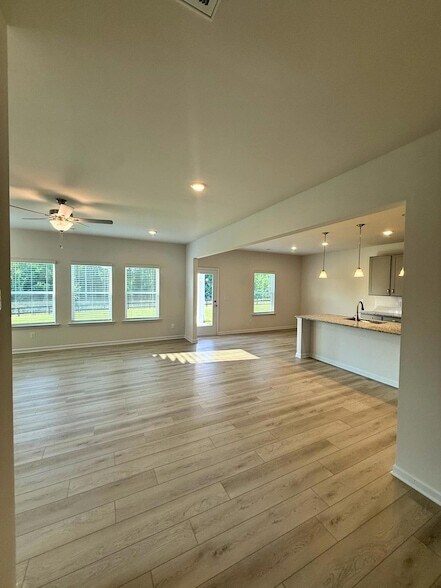 Building Photo - 11053 Valmont Ln