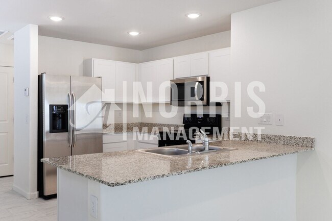 Building Photo - Newer Home in Eloy