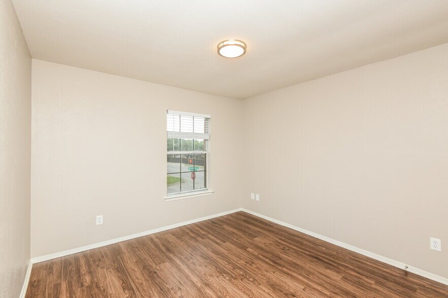 Building Photo - 3956 Wrenwood Dr