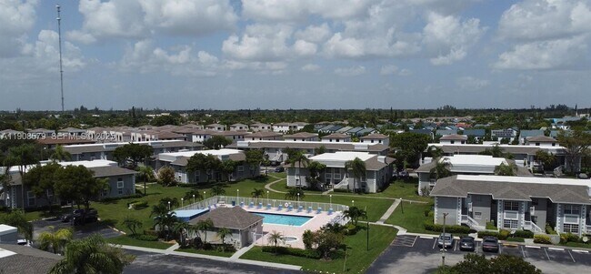 Building Photo - 455 NE 210th Cir Terrace