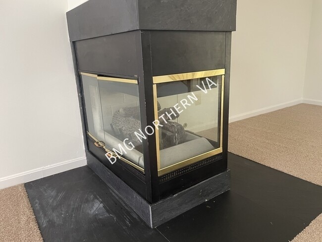 Building Photo - 865 Tall Oaks Square