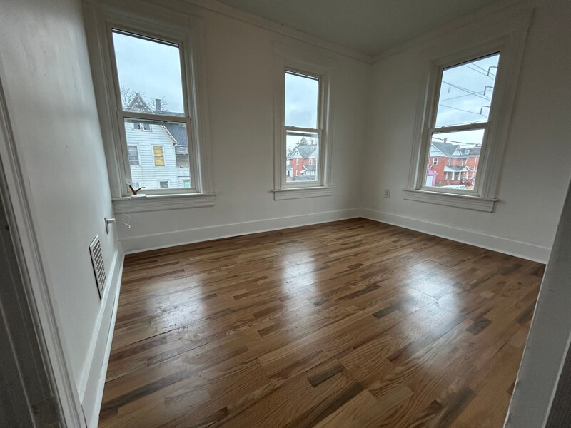 Building Photo - 1668 Memorial Ave