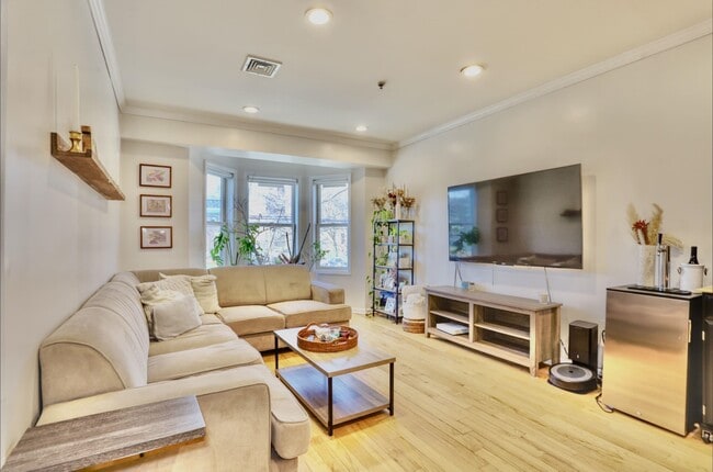 Building Photo - 421 Jackson St