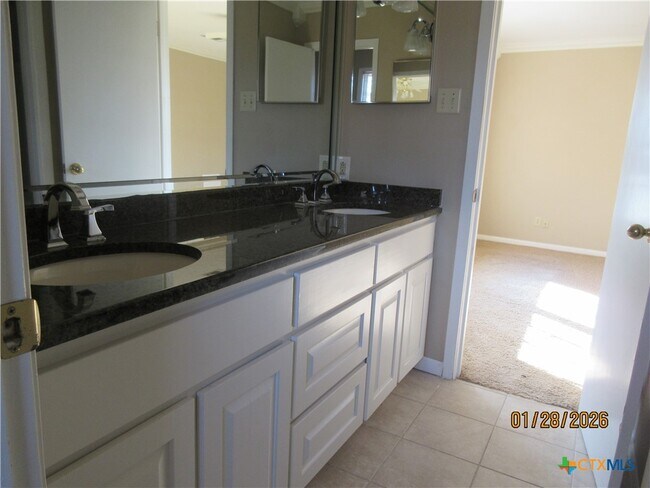 Building Photo - 906 Illinois Ave