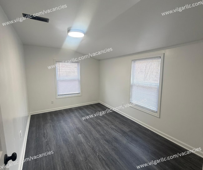 Building Photo - Hot Offer: $1200 Rent for Your First 6 Months!