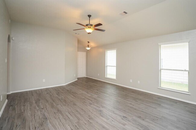 Building Photo - 7907 Flowing Oak Ln