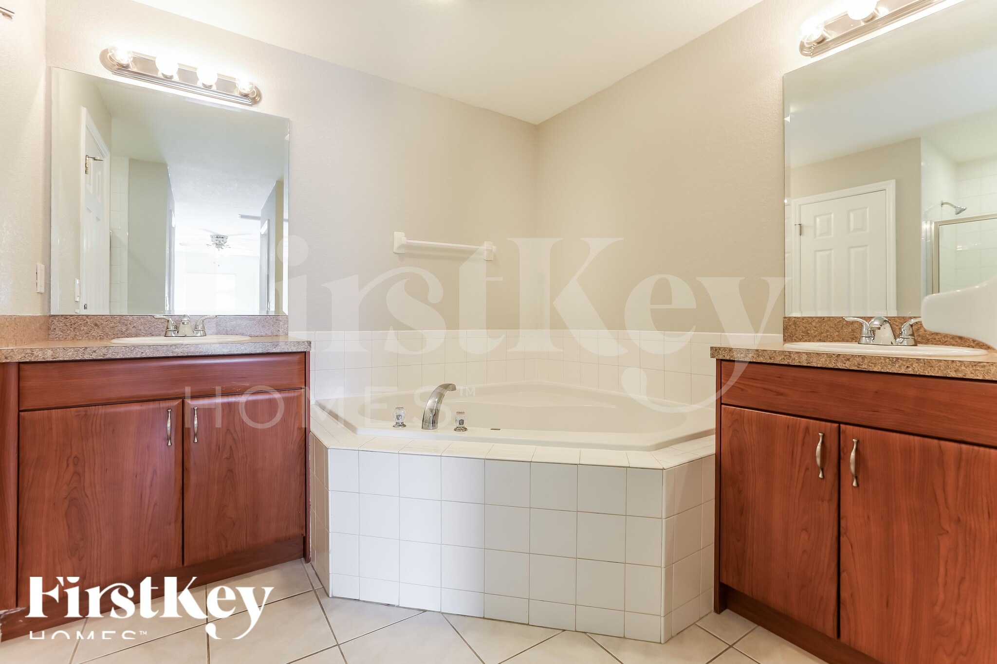 Building Photo - 2637 Lacroix Ave