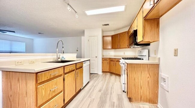 Building Photo - 1803 Woodland Dr