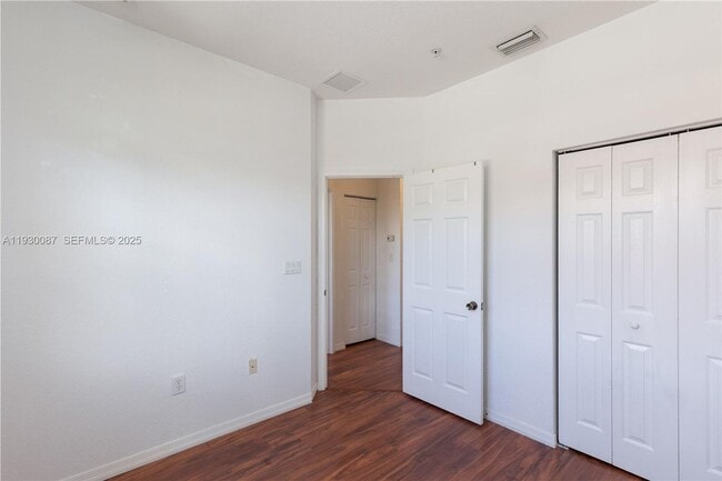 Building Photo - 1009 SW 144th Ave