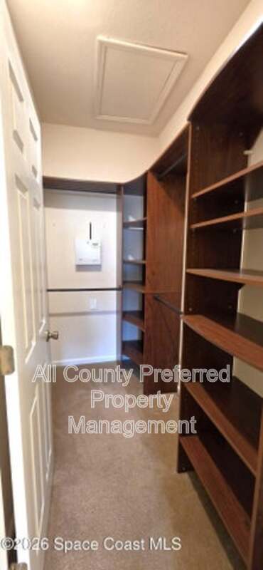 Building Photo - 1390 Lara Cir