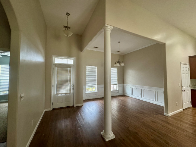 Building Photo - 168 Willow Point Cir