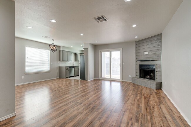 Building Photo - 3 Bed, 2 Bath Home Near UCO and Hafer Park