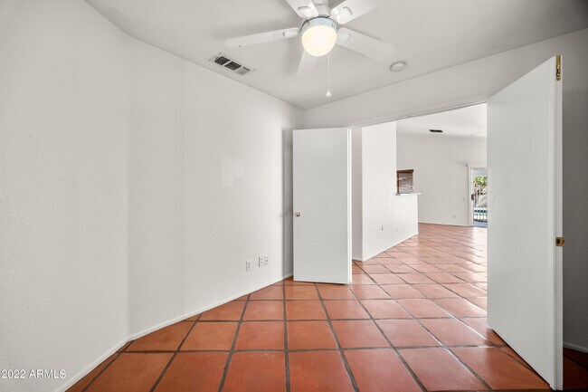 Building Photo - 1414 E Weldon Ave
