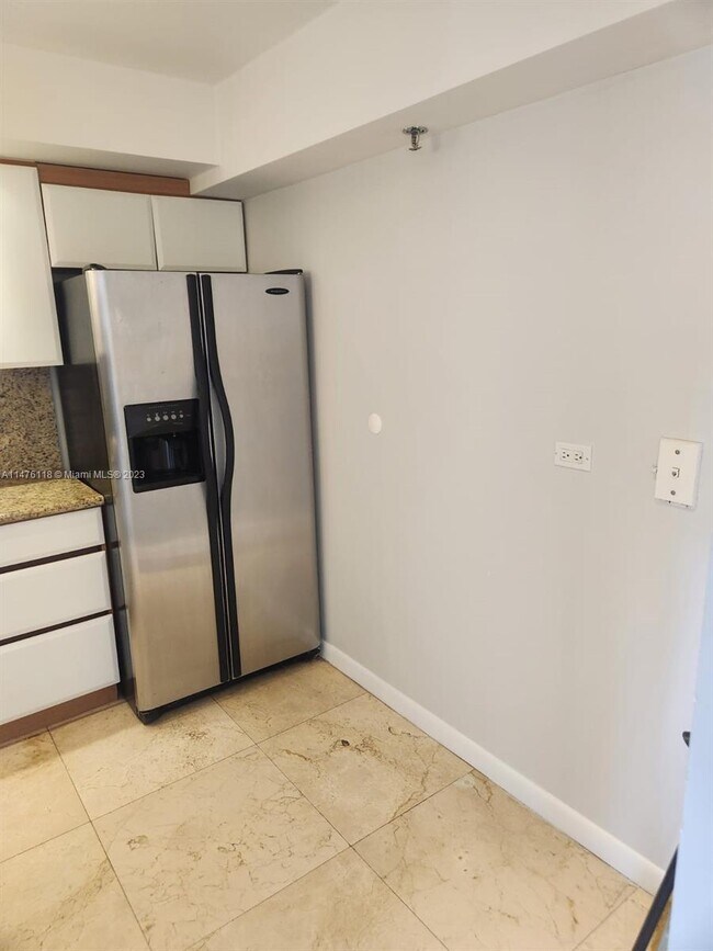 Building Photo - 20355 NE 34th Ct