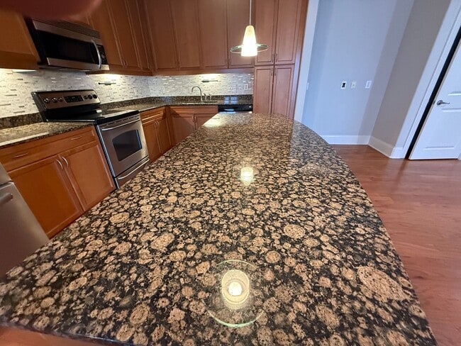 Building Photo - 4620 Piedmont Row Dr