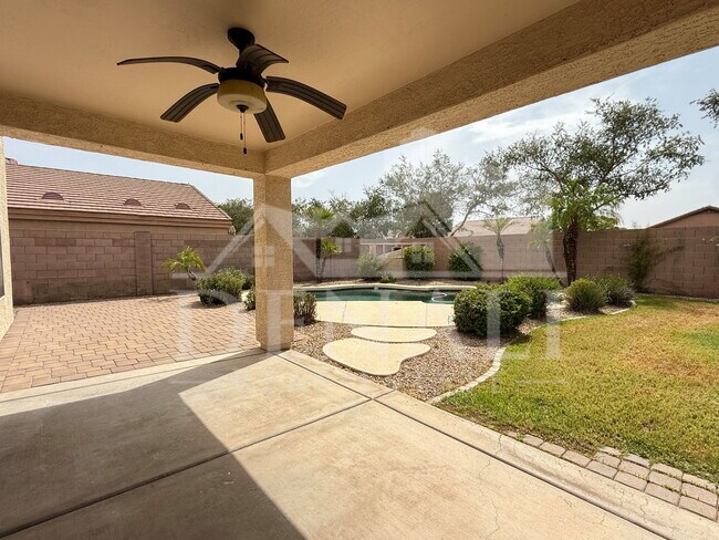 Building Photo - 805 S Esmeralda