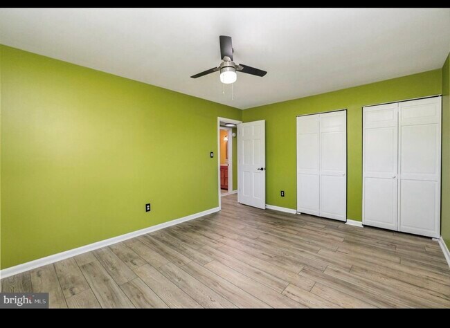 Building Photo - 5 Warren Lodge Ct