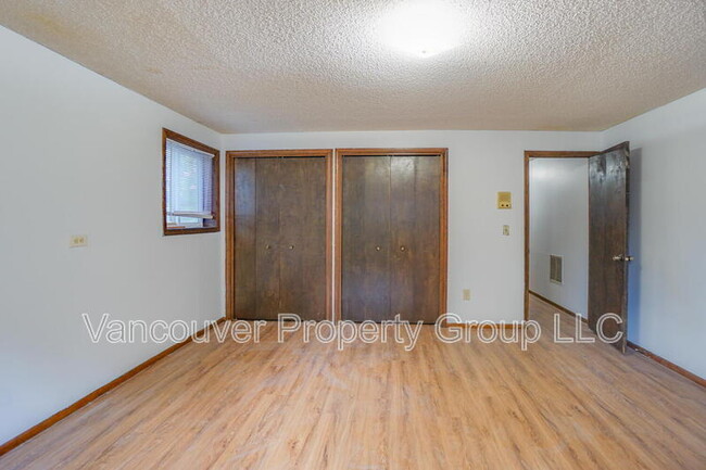Building Photo - 7003 NW Dogwood Dr