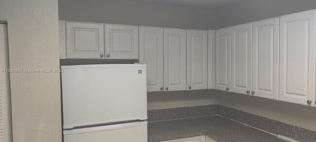 Building Photo - 5100 SW 41st St