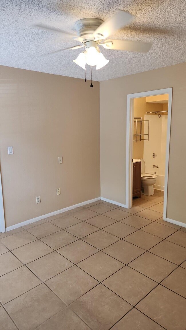 Building Photo - 8636 Mallard Reserve Dr