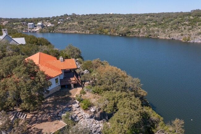 Building Photo - 830 Los Escondidos Rd