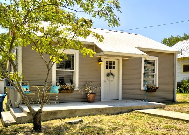 Primary Photo - 309 Lowry St