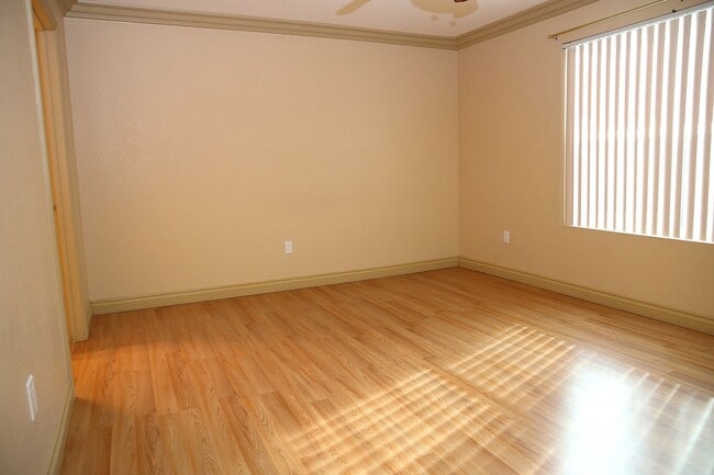 Building Photo - SW - CONDO - 2 BEDROOM - 1ST FLOOR