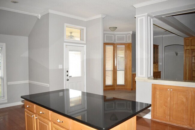 Building Photo - Spacious 3-2-2 with Study in North Richlan...