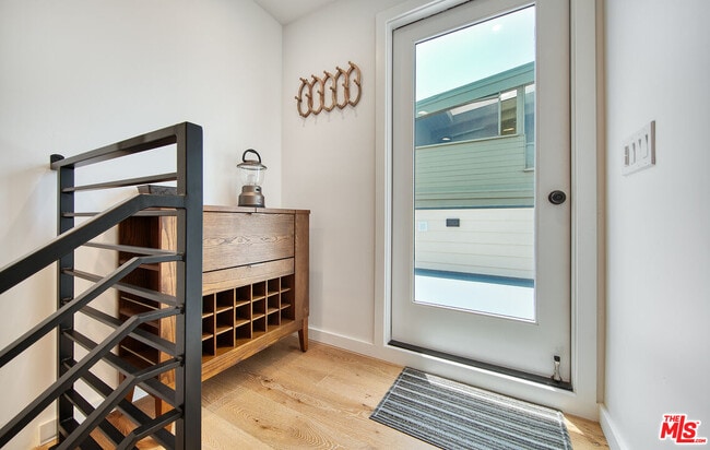 Building Photo - 6623 Esplanade