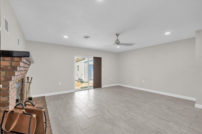 Building Photo - 3800 Pine St