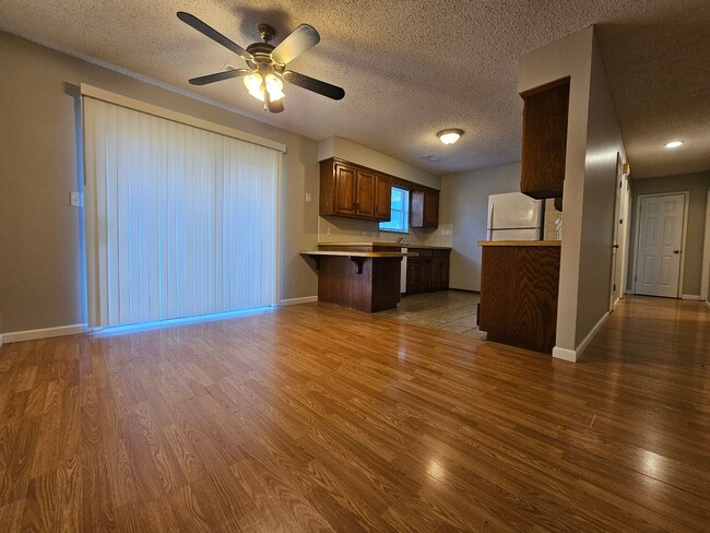 Building Photo - 4502 Garden Center Dr