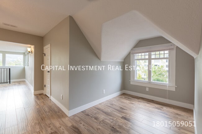 Building Photo - 212 B St E