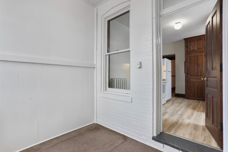 Building Photo - 358 York St