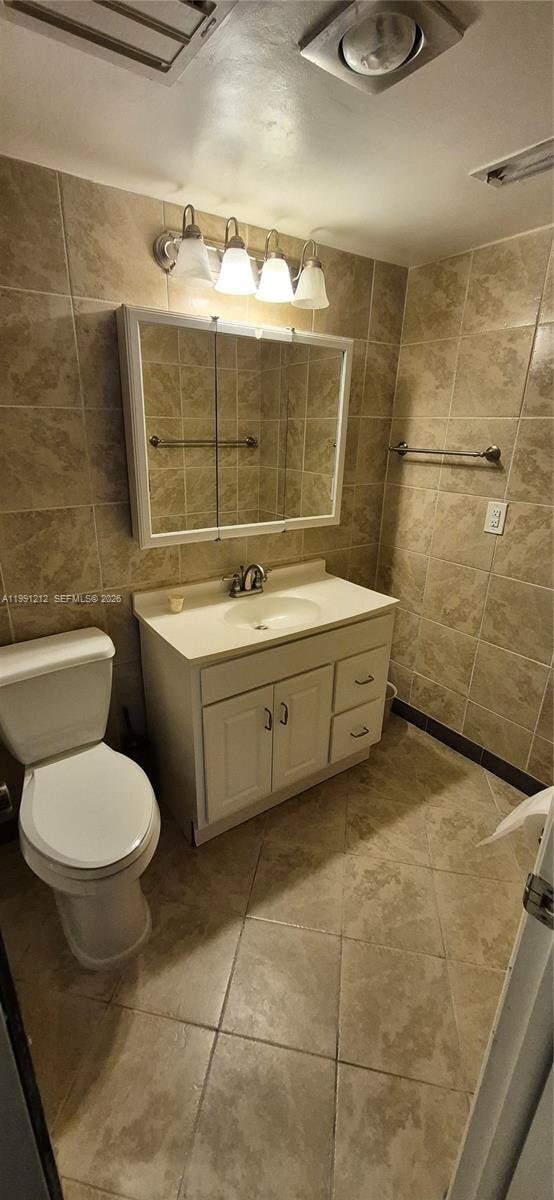 Building Photo - 1051 Hillsboro Mile, Hillsboro Beach, FL 33062 - 2 BR 2 BA condo