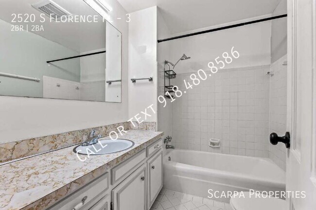 Building Photo - 2520 S Florence Pl