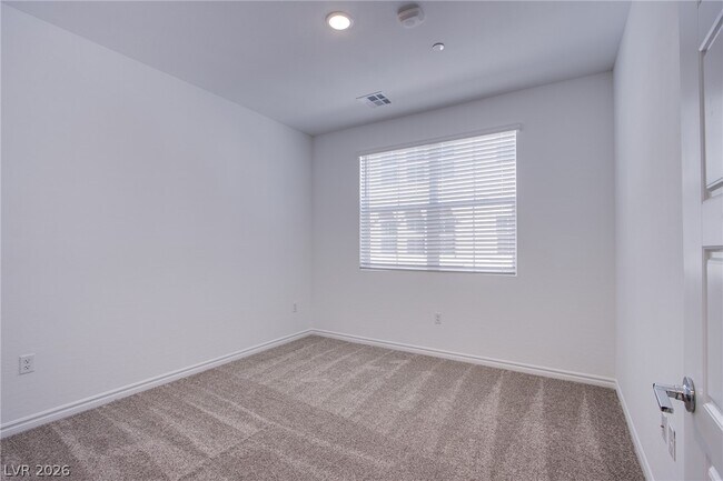 Building Photo - 2555 Hampton Rd