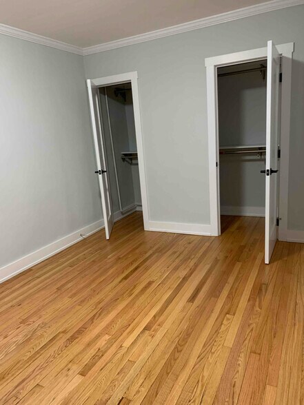 Building Photo - 3729 N Kenmore Ave