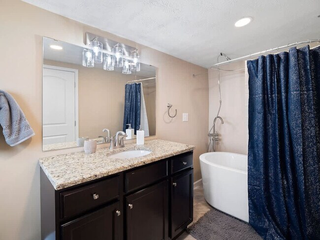 Building Photo - 1415 W 57th St