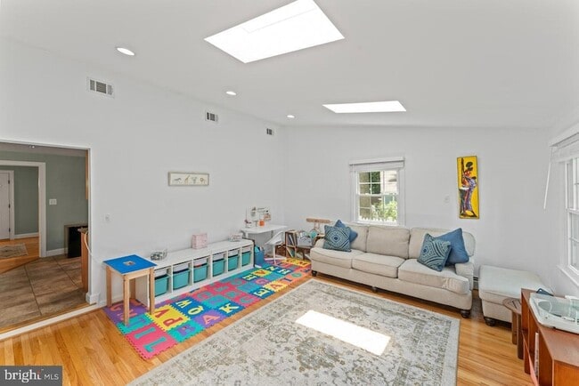 Building Photo - 7312 Poplar Ct