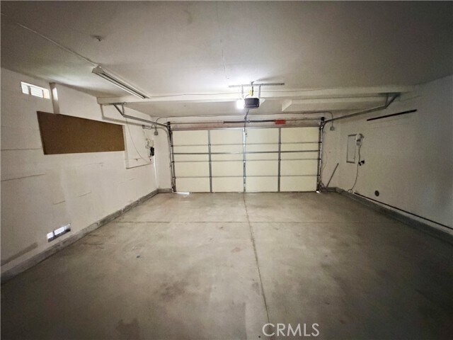 Building Photo - 15096 Fox Ridge Dr