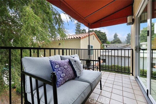 Building Photo - 1647 N Santa Anita Ave