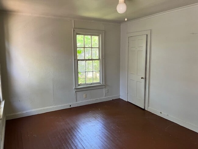 Building Photo - Classic 2 Bedroom Home - Central HVAC!