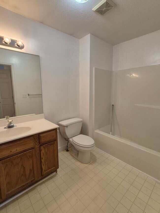 Building Photo - 207 Olde Covington Way