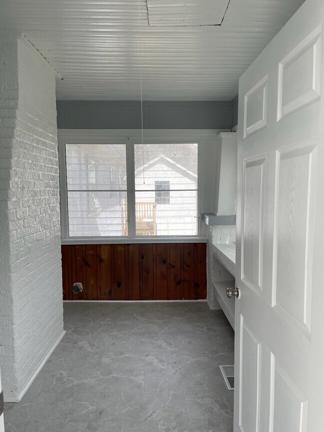 Building Photo - 613 Ledford St