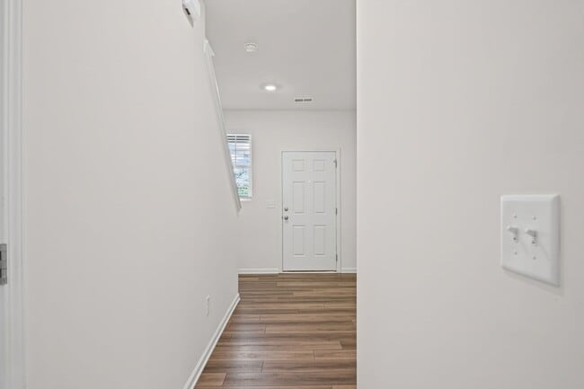 Building Photo - ***MOVE IN SPECIAL -$500 OF FIRST 2 MONTHS RENT WITH A FEBRARY 27TH OR SOONER MOVE IN DATE***Welc...