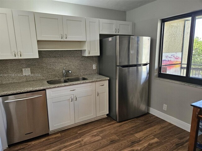 Building Photo - 302 Lakeview Dr