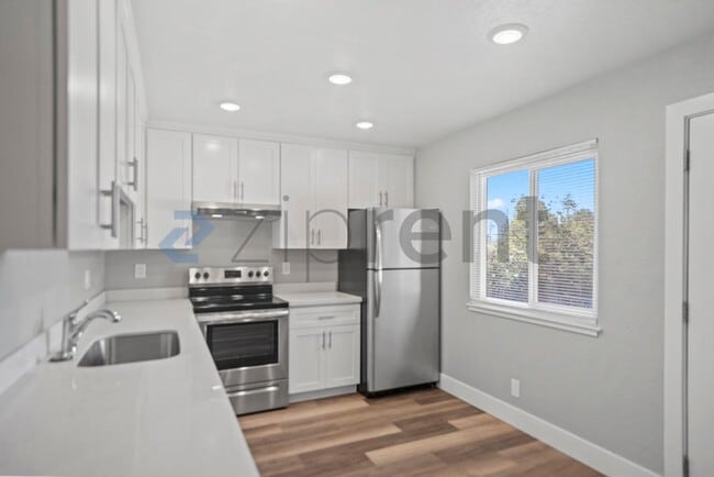 Building Photo - 26910 Manon Ave