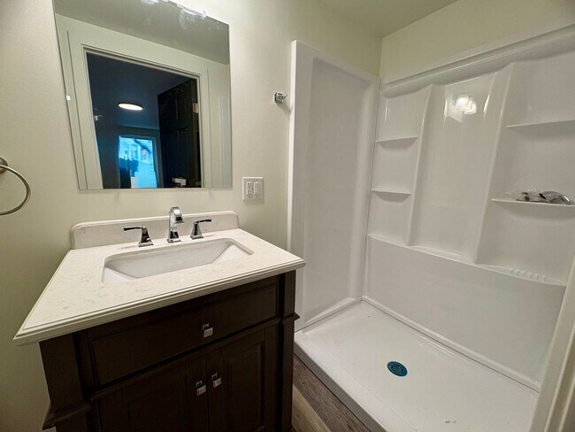 Building Photo - 202 S Lawrence St