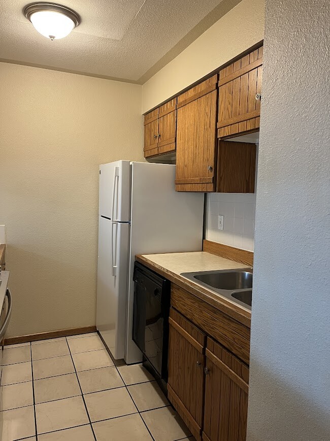 Building Photo - 806 Stone Mountain Dr